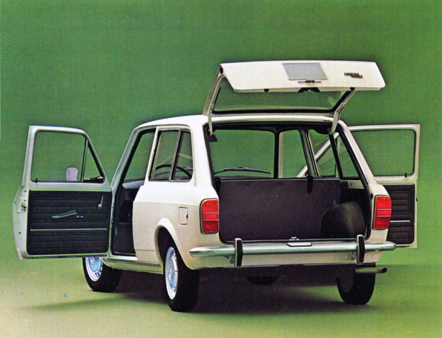 Třídveřové kombi Fiat 128 Familiare mělo premiéru na Turínském autosalonu 1969