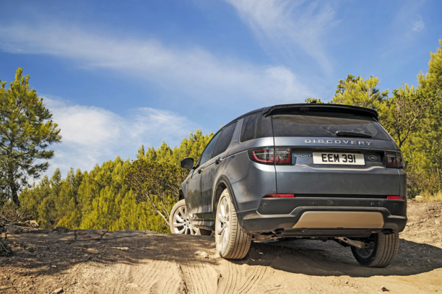 Ačkoliv se vzhled změnil jen v detailech, technika modernizované verze Discovery Sport je nová