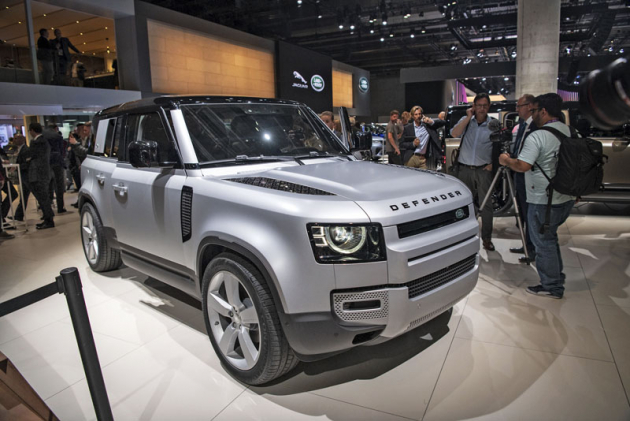 Land Rover Defender se snaží být variabilním off-roadem. Není však retro, ale používá nejmodernější techniku