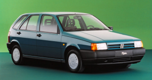 Fiat Tipo jako evropský Car of the Year 1989; prestižní titul získal s velkým bodovým ­náskokem
