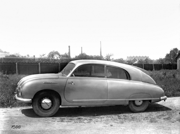 Jedno ze dvou kupé T 601 ročníku 1949 v původním stříbřitém zbarvení