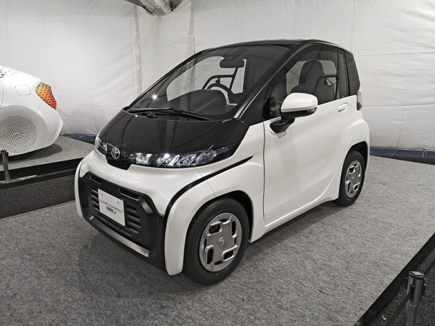 Toyota Ultra-Compact BEV je novou generací japonských městských vozítek, tzv. kei cars. Akumulátor zajistí dojezd kolem 100 km a nejvyšší rychlost 60 km/h a prodeje budou zahájeny na začátku příštího roku