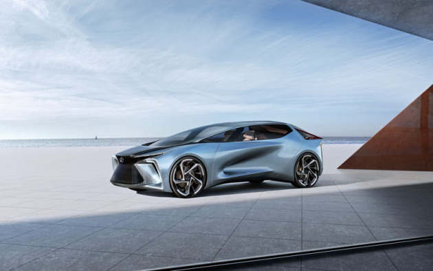 Lexus LF-30 Electrified v roce 30. výročí založení luxusní značky koncernu Toyota předznamenává nástup její elektrifikace a byl jediným exponátem na tomto stánku. Stylistické cvičení disponuje elektromotory v kolech, akumulátorem 110 kWh, dojezdem 500 km (WLTP) a zrychlením 0 – 100 km/h za 3,8 s
