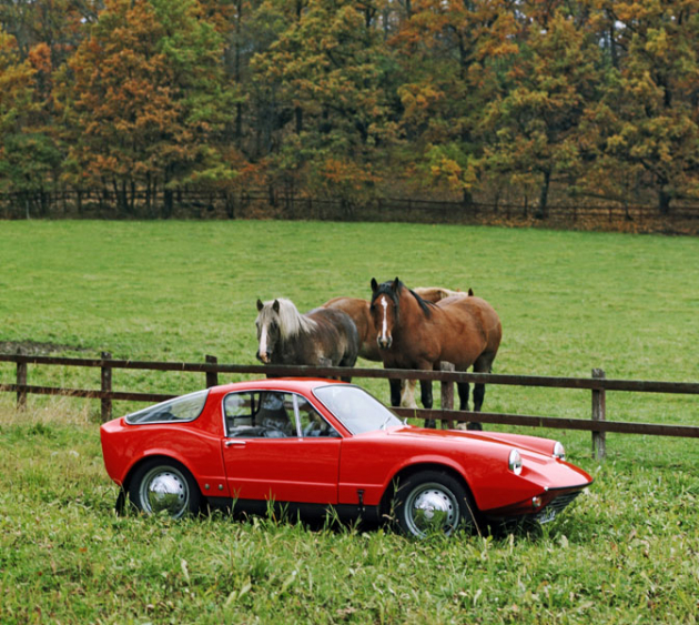 Saab Sonett II, výsledek projektu MFI 13/Saab 97, se sériově začal vyrábět s dvoudobým tříválcem (typ na snímku, od 1966)