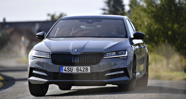 Škoda Superb 2.0 TDU DSG 4x4 Sportline