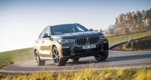 Přední část BMW X6 je na rozdíl od předchůdce, a stejně jako u první generace, odlišná od výchozího typu X5. S M sportovním paketem působí velmi suverénně