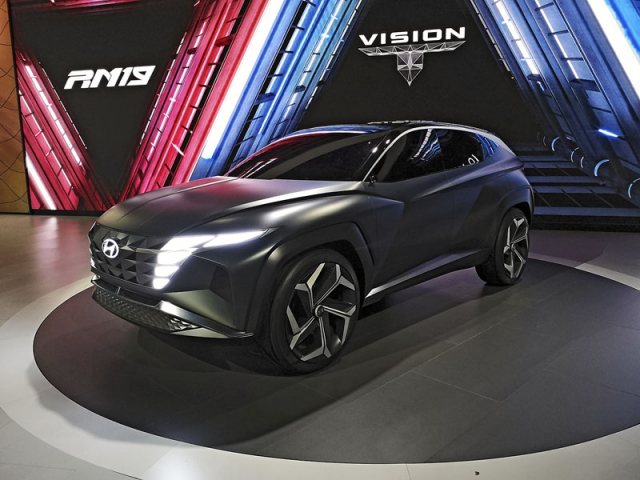 Hyundai Vision T budil na stánku v Los Angeles velkou pozornost zejména rozložením hlavních světlometů do masky ­chladiče