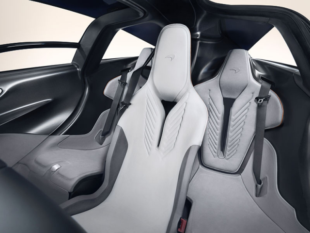 Speedtail je v současnosti jediný model McLarenu s třímístným uspořádáním interiéru