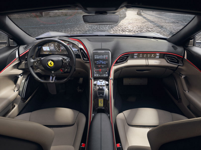 Interiér je v mnoha ohledech pro Ferrari novátorský, i když si zachovává umístění hlavních ovládacích prvků na volantu. Na tradice odkazuje například vzhled ovladačů dvouspojkové převodovky, vzdáleně připomínající otevřenou kulisu řazení. Žlutý znak Ferrari mezi sedadly je umístěný na klíčku od vozu