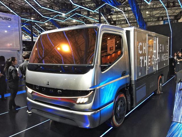 Fuso Vision F-Cell je konceptem střední třídy, jenž dále potvrzuje dominanci japonských firem v zavádění vodíkových článků do užitkových vozidel
