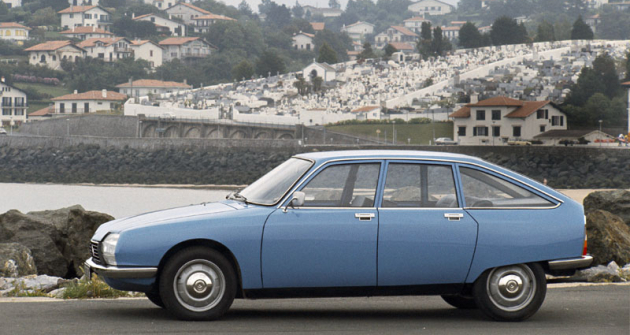 Robert Opron, který v čele centra designu Citroën nahradil Flaminia Bertoniho, vytvořil aerodynamický GS v čistém stylu značky Robert Opron, který v čele centra designu Citroën nahradil Flaminia Bertoniho, vytvořil aerodynamický GS v čistém stylu značky