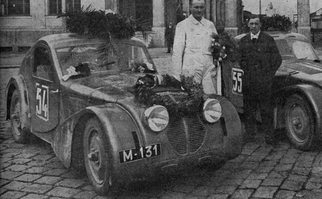 Kupé Z 4 a pánové Mamula (vlevo) a Mašek po závodě 1000 mil v červnu 1934