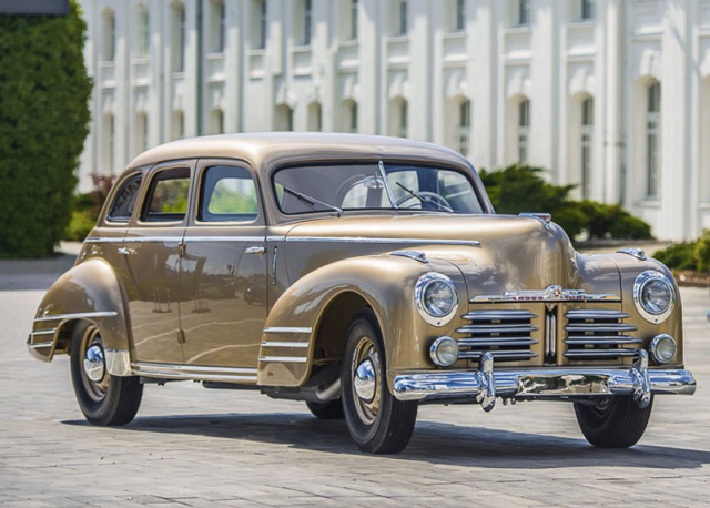 Stánek Škoda Auto na Auto Expo 2020 ozdobil i tento Superb z roku 1948