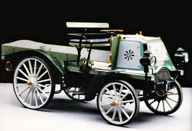 Dřevěný obdélníkový rám vozu Daimler 1898 klasické koncepce