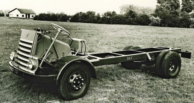 Ocelový obdélníkový rám prvního nákladního automobilu DAF A30