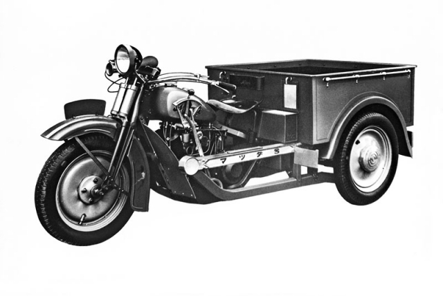Sériovou produkci vozidel Mazda zahájily v roce 1931 nákladní tříkolky motocyklového typu