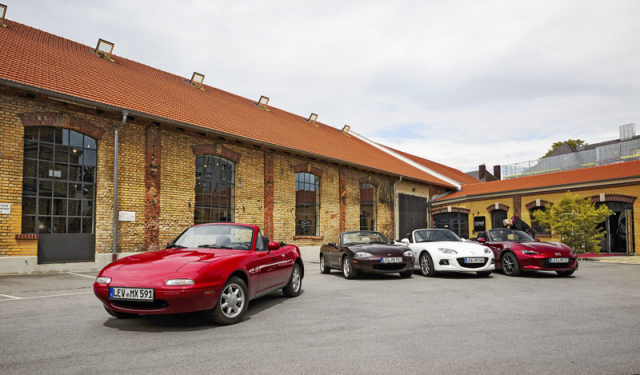 Mazda MX-5 se od roku 1989 ve svých čtyřech generacích stala nejoblíbenějším roadsterem světa, v roce 2017 její prodej přesáhl jeden milion kusů