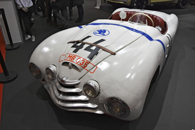 Škoda Tudor Sport 1100 (1949) posádky Bobek/Netušil, která startovala ve 24h Le Mans 1950, byla zárukou přitažení zájmu diváků