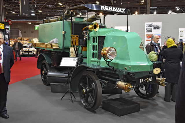 Tímto Renaultem IK (1928) připomenula Nadace Marius Berliet četné dodávky nákladních automobilů Berliet, Laffly, Delahaye nebo Renault komunálnímu sektoru i hasičům. Některé z úsvitu (Jenatzy, Kriéger; 1890) poháněla elektrická energie nebo pára