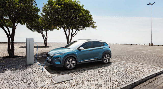 Hyundai Kona Electric umí pracovat s nabíjecím výkonem až 100 kW. Na 80 % kapacity nabije akumulátor za 54 minut