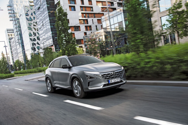 Ve druhé polovině roku se Hyundai Nexo začne jako první „vodíkový“ osobní automobil prodávat i v ČR