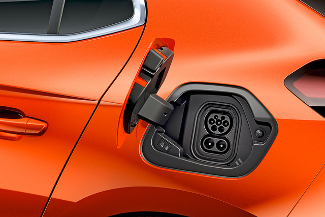 Opel Corsa-e používá v Evropě nejrozšířenější konektor CCS Combi. Elektrickou Corsu lze nabíjet výkonem až 100 kW