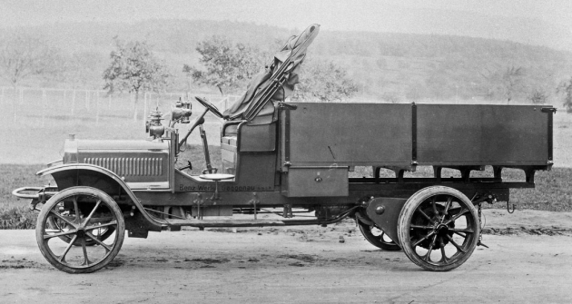 Pohled na valník Benz-Gaggenau BL 10 z roku 1911 naznačuje, jak velkými proměnami užitkový automobil ­během svého vývoje prošel 