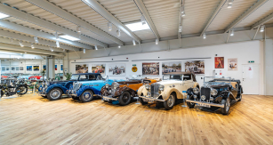 Novinkou je výstava různých jedinečných britských modelů. Každý z vozů má svůj příběh...