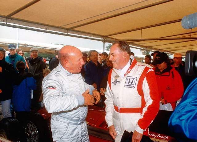 Stirling Moss a Jack Brabham, trojnásobný mistr světa F1, na Festivalu rychlosti 1998 v Goodwoodu