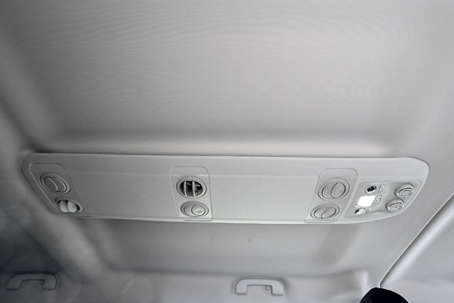 Cestující v zadní části karoserie mají na střeše k dispozici systém rozvodu vzduchu s oddělenou regulací