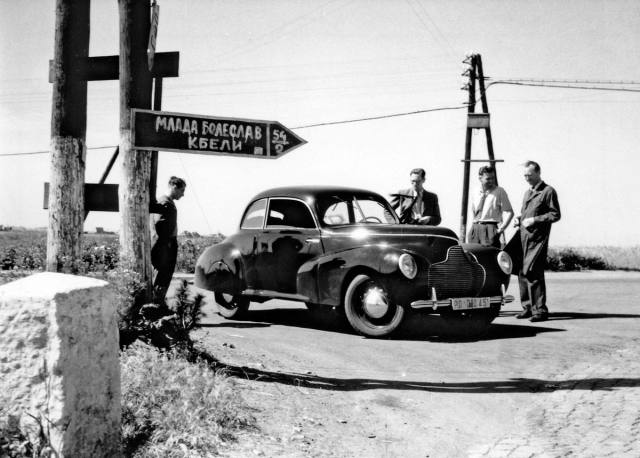 Čtvrtý a poslední vůz Aero Rekord při jízdních zkouškách v roce 1945