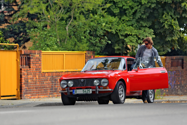 Alfa Romeo 2000 GTV patří do rodiny modelů série 105/115. Základem je Giulia, samozřejmostí motor Twin Cam a pohon zadních kol. Ceny v posledních letech raketově vzrostly