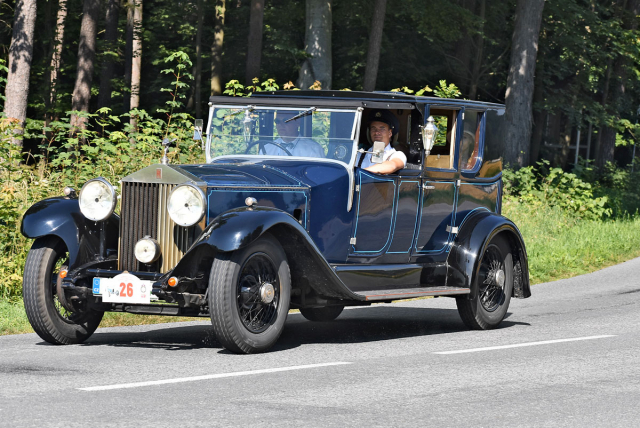 Rolls-Royce Phantom II z roku 1931 byl postavený karosárnou Wilkinson ve stylu R-R Silver Ghost z dvacátých let