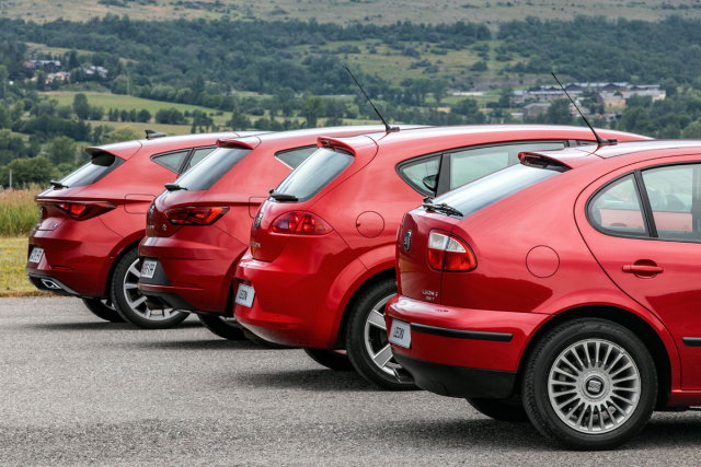 Počínaje druhou ­generací se pro hatchback Leon stal typickým ostrý tvar bočních okének v zadních sloupcích