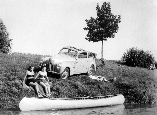 Ideální vůz na výlet k vodě: čtyřmístný polokabriolet Škoda 1101 (1947)