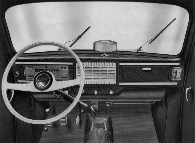 Od léta 1950 se montoval volant se dvěma příčkami a upravená palubní deska