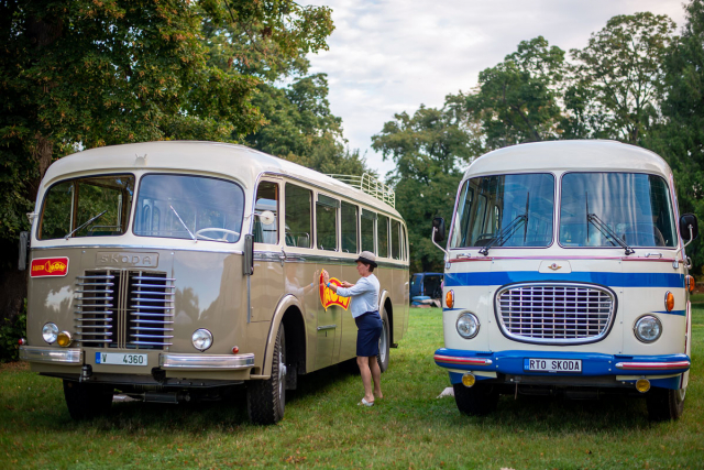 Ve třídě označené „Traktory a ostatní“ zvítězil pečlivě zrenovovaný autobus Škoda 706 RO z roku 1958 (vlevo)