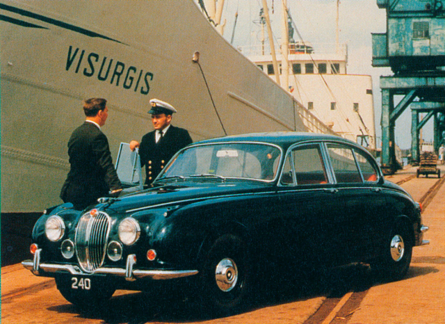 Modernizovaný Jaguar 240 se zvýšeným výkonem motoru 2,4 l na 98 kW (133 k) se vyráběl v letech 1967 – 1969