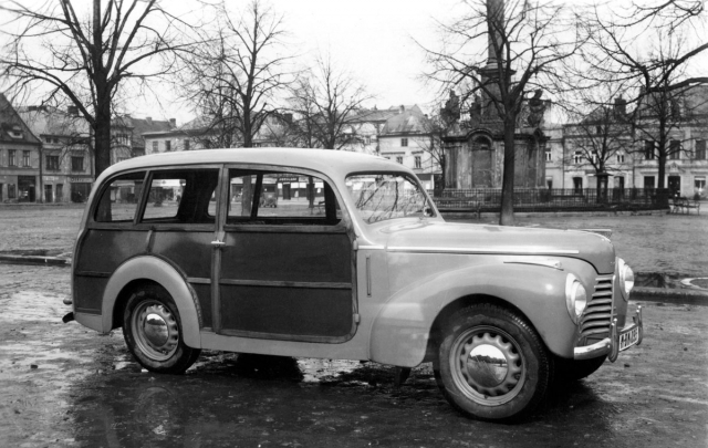 Dřevo a plech: Škoda 1101 STW postavená v roce 1949 v Karose Brno