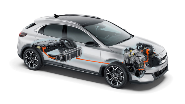 Technické řešení plug-in hybridního vozu Kia XCeed PHEV kombinující zážehový čtyřválec 1,6 litru s elektromotorem a akumulátorem umístěným vzadu