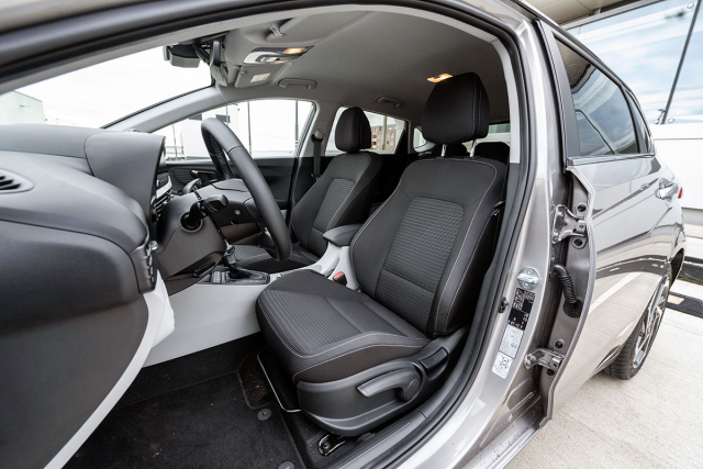 Vnitřní prostor nové generace Hyundai i20 potěší zejména nadstandardní vnitřní šířkou a komfortními sedadly
