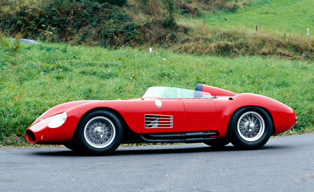 Maserati 300S (typ 53), sportovní prototyp s řadovým šestiválcem 3,0 litru (30 vozů v letech 1955 – 1959), resp. s vidlicovým osmiválcem 4,5 litru jako 450S typ 54 (11 vozů do 1958)