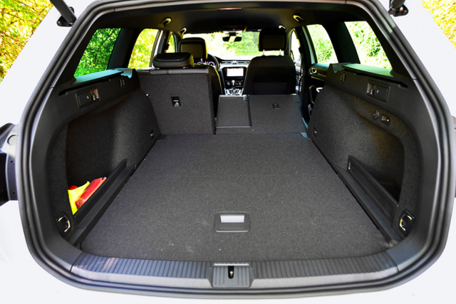 Variabilita zavazadlového prostoru patří k tradičním přednostem Passatu Variant