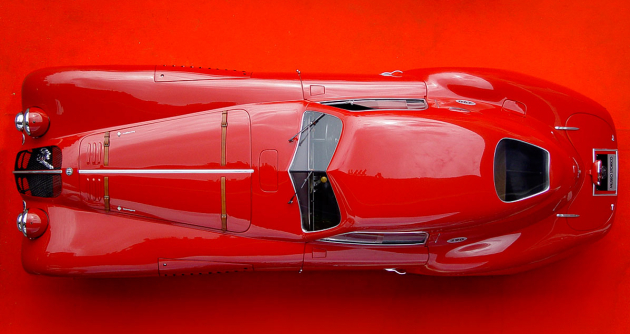 Čisté aerodynamické linie kupé Alfa Romeo 8C 2900B Le Mans (1938) 