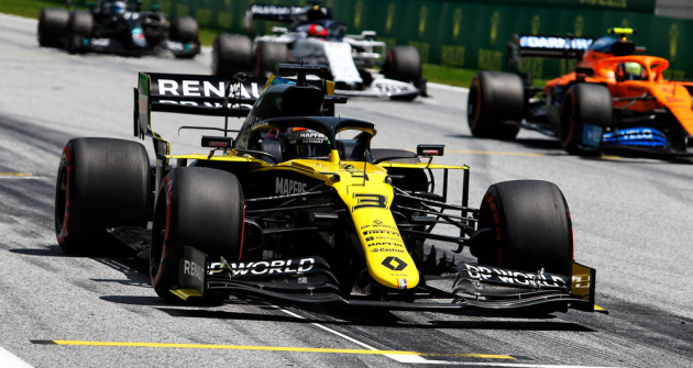 Daniel Ricciardo  (Renault RS20) při debutu  sezony F1 2020 na Velké ceně Rakouska závod bohužel nedokončil