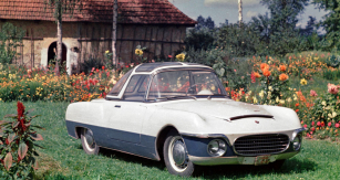 Škoda 440 Karosa s laminátovou karoserií se zrodila v roce 1956
