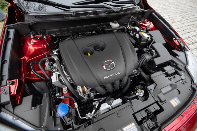 Mazda CX-3 je k dispozici pouze se zážehovým dvoulitrovým motorem, volit lze mezi manuální a samočinnou převodovkou