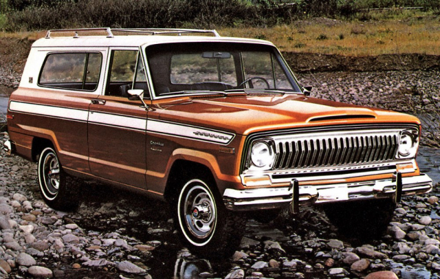 Původní Cherokee byl dvoudveřovou verzí modelu Wagoneer