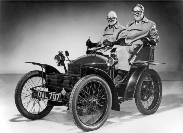 Wolseley Voiturette model 1899 s posádkou St. John C. Nixon/Topper Brown pro ­vzpomínkovou jízdu RAC 1000 Mile Trial 1970