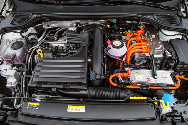 Čtyřválec 1.4 TSI a jeden elektromotor ­využíval model Golf GTE už v minulé generaci. Nově je elektromotor výkonnější a akumulátor má větší kapacitu